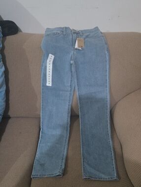 Women's Light Blue Straight-Leg Jeans - Classic Everyday Style